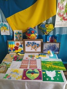Виставка дитячих робіт спільно х батьками з  Україною в серці