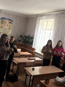 Виготовлення окопних свічок для військових.