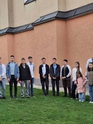 квітень 25