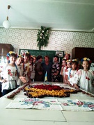 Учнями 5-го,6-го та 8-го класів разом з класними керівниками Рисай С.О та Скочко О.М. зроблена квіткова композиція до Дня захисника Украіни.