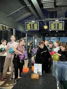 Гра у боулінг у Парку розваг