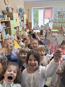 «Голубко біла, ти лети у світ, Хай буде мир у небі голубому!», 1-Б