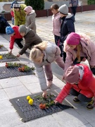 Покладання квітів до дня вигнання нациських окупантів з України 28 жовтня.