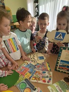 Вивчаємо правила дорожнього руху. ІІ мол група %2