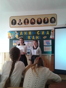 Перший урок у 8-9 класах " Єдині ми - єдина Україна"