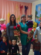 Всеукраїнський День дошкілля - привітали працівників дитсадка колеги-вчителі та учні