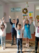 Національна руханка в вишиванках "Дякуємо ЗСУ"