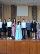 Юні актори на сцені ліцею