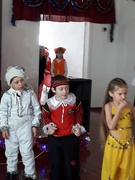 28 грудня в приміщені актової зали Красносільської школи відбулося Новорічне свято для учнів 1-4 кл. "Казкова феєрія"