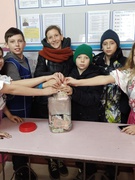 Благодійний ярмарок  до дня весни