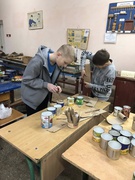 Плетення сіток та окопні свічки для воїнів.