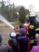 Тиждень безпеки дитини. Екскурсія дітей з 3 та 4 класів до пожежно-рятувальної частини ГУ ДСНС України у Станиці Луганській (19 квітня 2018 року).