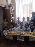 "Ми вшановуємо Шевченка, вивчаємо його твори, малюємо за змістом віршів Шевченка" - під таким гаслом пройшов бібліотечний урок у 3-А класі. (бібліотекар Садовська І.М., вчитель Теодоринчик О.В.)