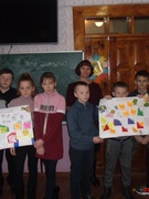Школярі виготовляли лепбуки на уроці  української мови