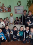 Святий Миколай завітав  до учнів  1-4 класів  з дарунками від директора ТЗОВ АПФ «Левада» Василя Івановича Григорчука.