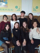 Батл " Дівчата рулять". Змагання між дівчатами 8 класу і вчителями.