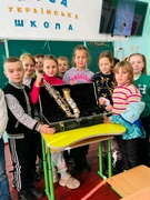 Якщо ви ніколи не приділяли час, щоб послухати і насолодитися прекрасною музикою цього інструменту, Міжнародний день саксофона – прекрасна нагода для цього.