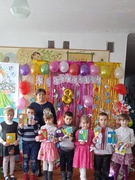 Вітаємо любу матусю!1 клас