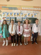 День Знань .Перший урок на тему " Україна -країна героїв".