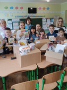 Подарунки - артбокси для учнів 1-4 класувід Благодійного фонду ОКТО на честь Нінель Лібман