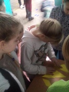 Активні перерви в Новодеркульському закладі сьогодні організували і провели десятикласники - молоді агенти змін.