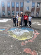 Найбільше у світі щастя -це мир на землі,коли на ній розквітають чарівні квіти,а люди живуть спокійно, земля не здригається від страшних вибухів ,а діти вчаться у школі, здобувають знання, щоб зробити наш край ще прекраснішим.