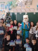 Ходить по землі Святий Миколай