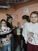 Учні 4-Б класу взяли участь в  акції "Допоможи тваринам"