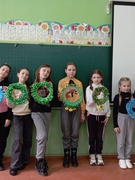 Учні 4 класу на уроці труд. навчання.