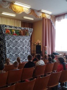 До нас в ліцей завітав ляльковий театр з виставою "Гуси-лебеді".