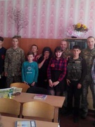 до школи завітали солдати Покровсько- Ясинувацького ОМВК.