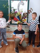 Учні 4 класу філії "Богданівська гімназія" виготовляли Екібану "Рослини нашого краю"