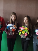 Творчі проєкти з трудового навчання учнів 6 класу "Рамка для фотографії", "Букет квітів"